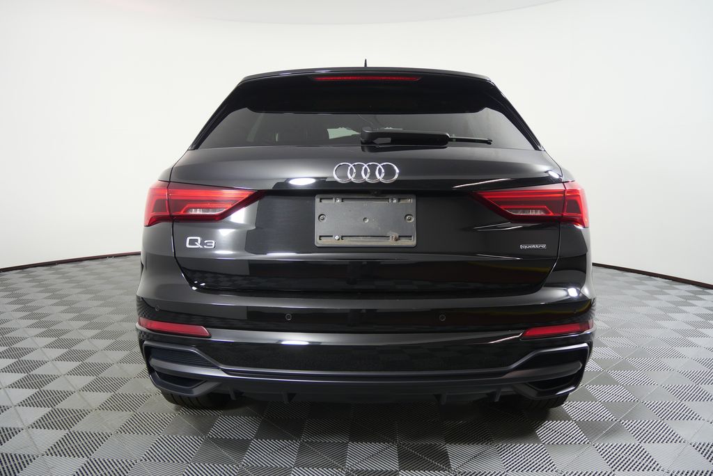 Thumbnail: 2022 Audi Q3 - 4