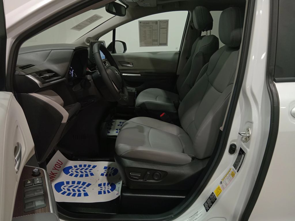 2024 Toyota Sienna XLE