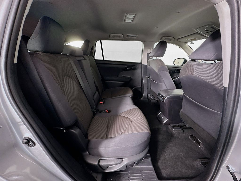 Thumbnail: 2024 Toyota Highlander - 27