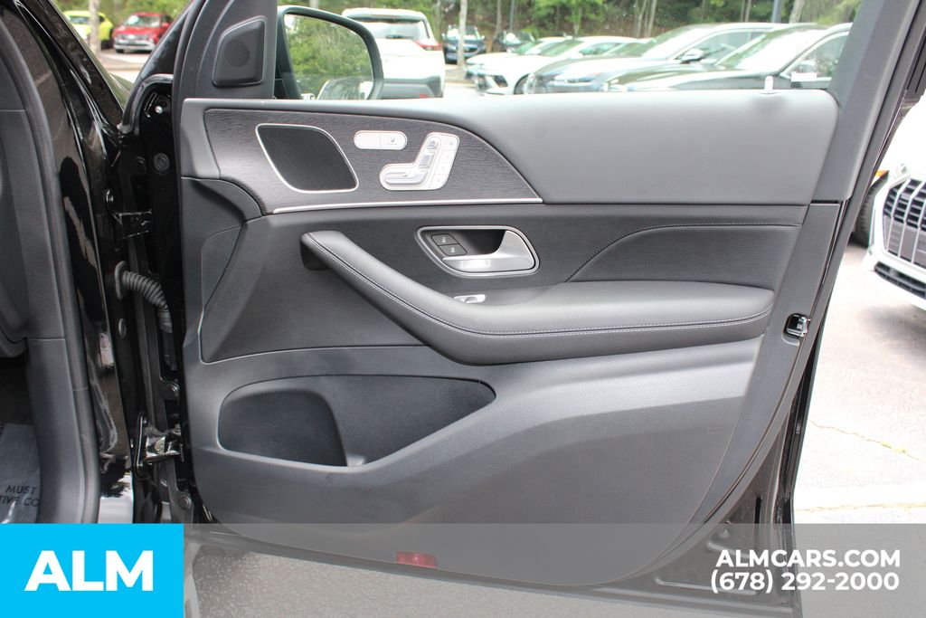 Used 2025 Black Mercedes-Benz GLE 450e image 29