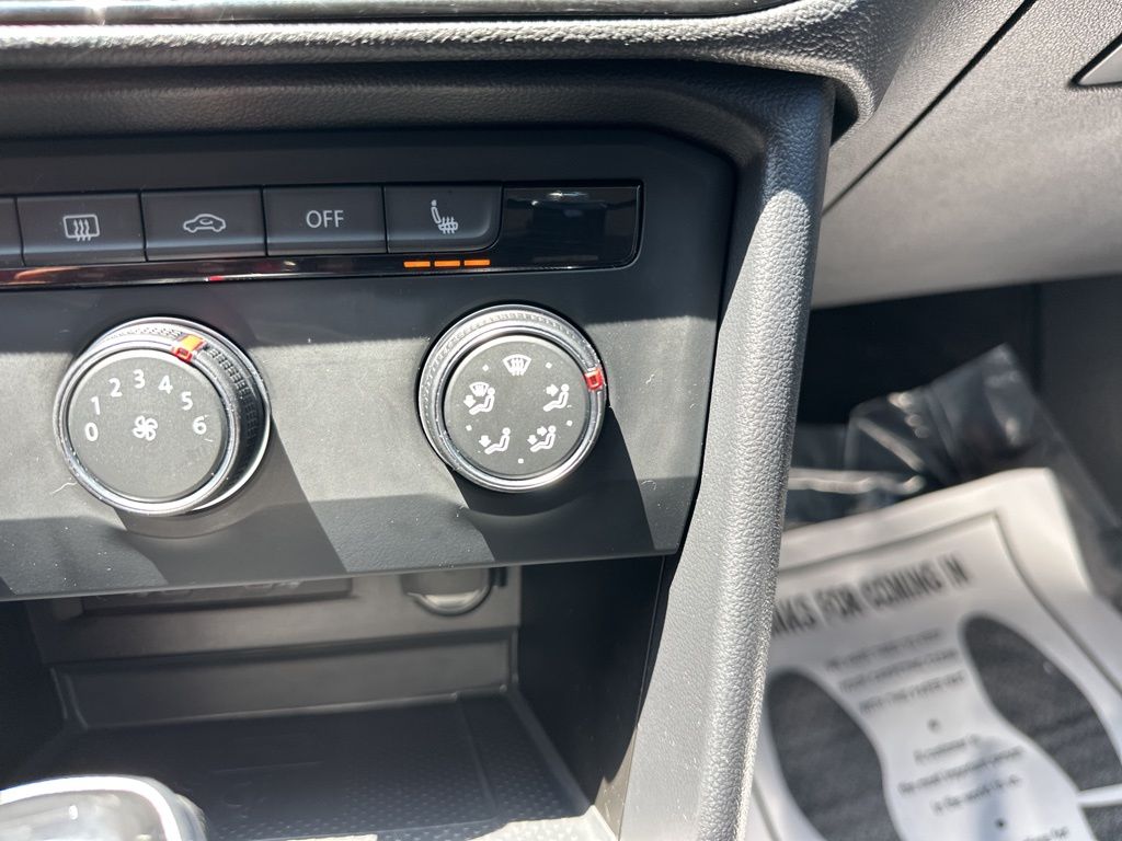 2022 Gray Volkswagen Taos 1.5T SE FWD SUV