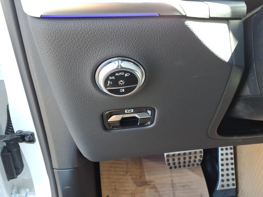 New 2026 White Mercedes-Benz GLC 300 image 17