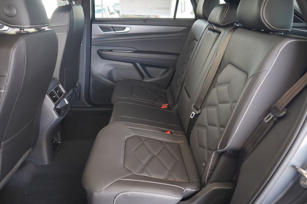 2025 Volkswagen Atlas SE 7