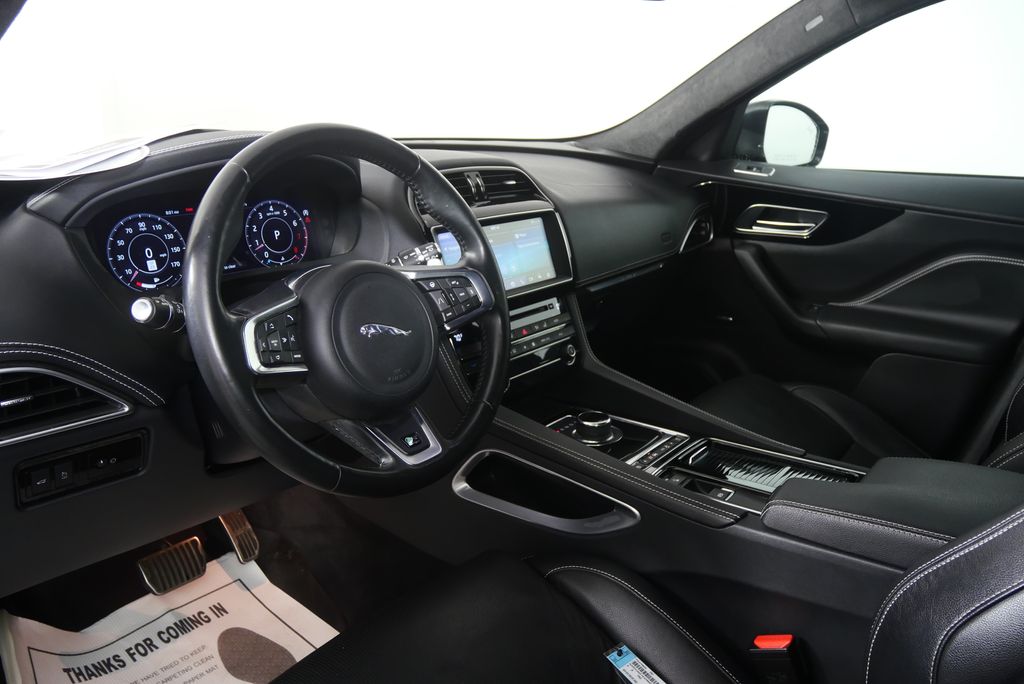 Thumbnail: 2019 Jaguar F-Pace - 9