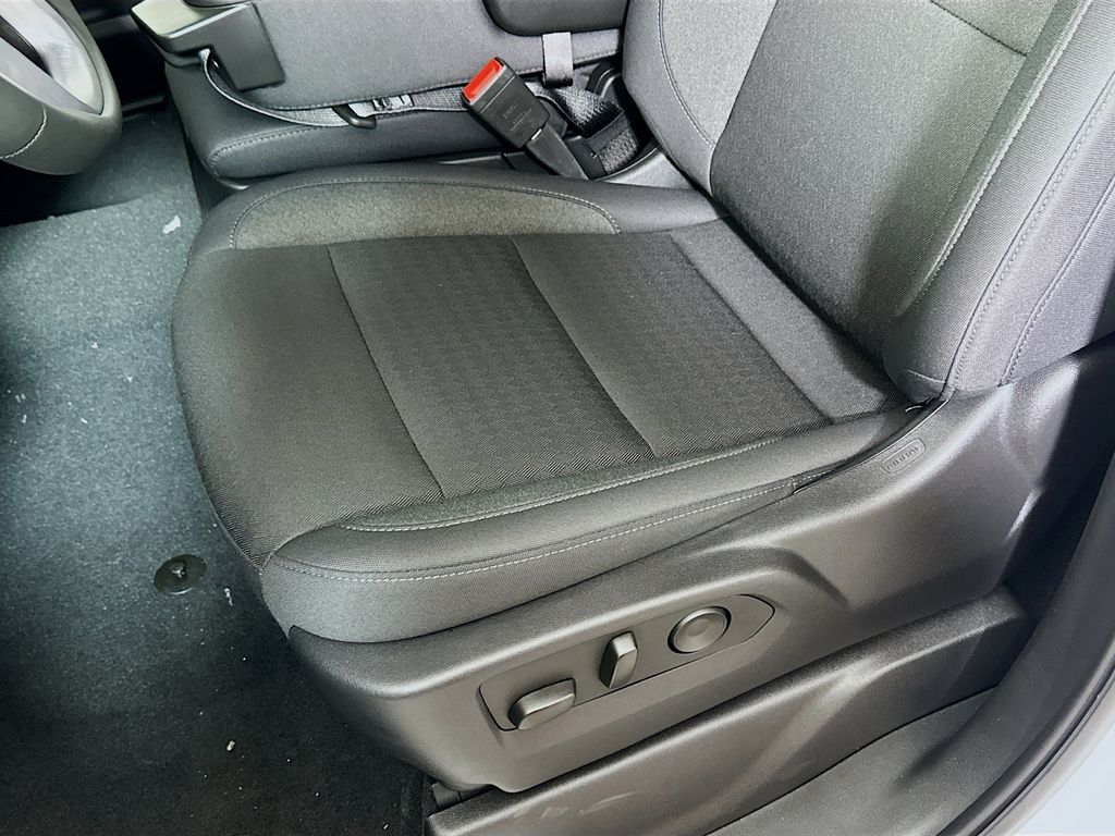 Used 2025 White GMC Elevation image 18