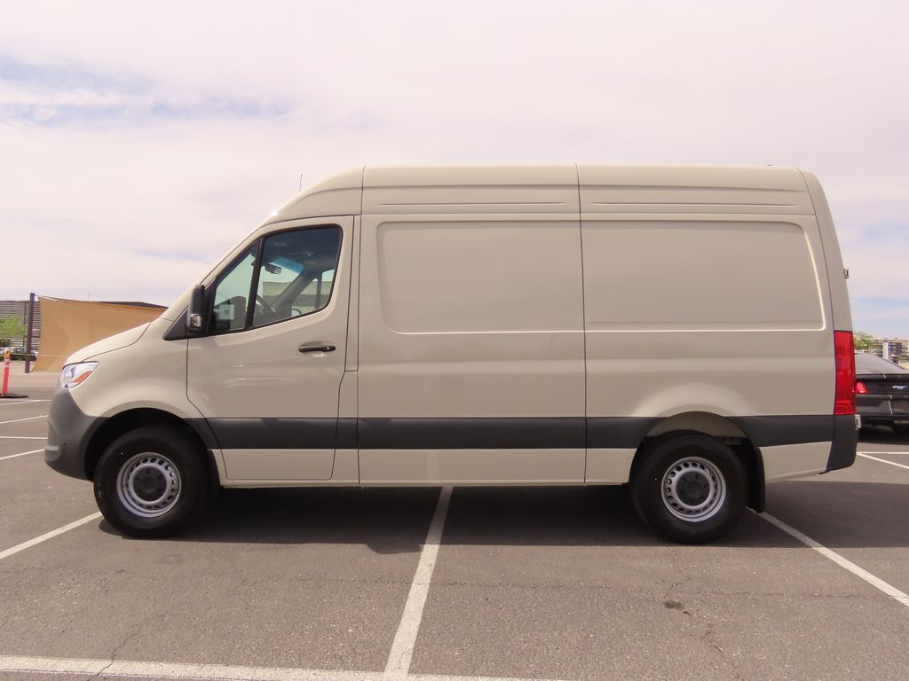 2025 Mercedes-Benz Sprinter 2500 8