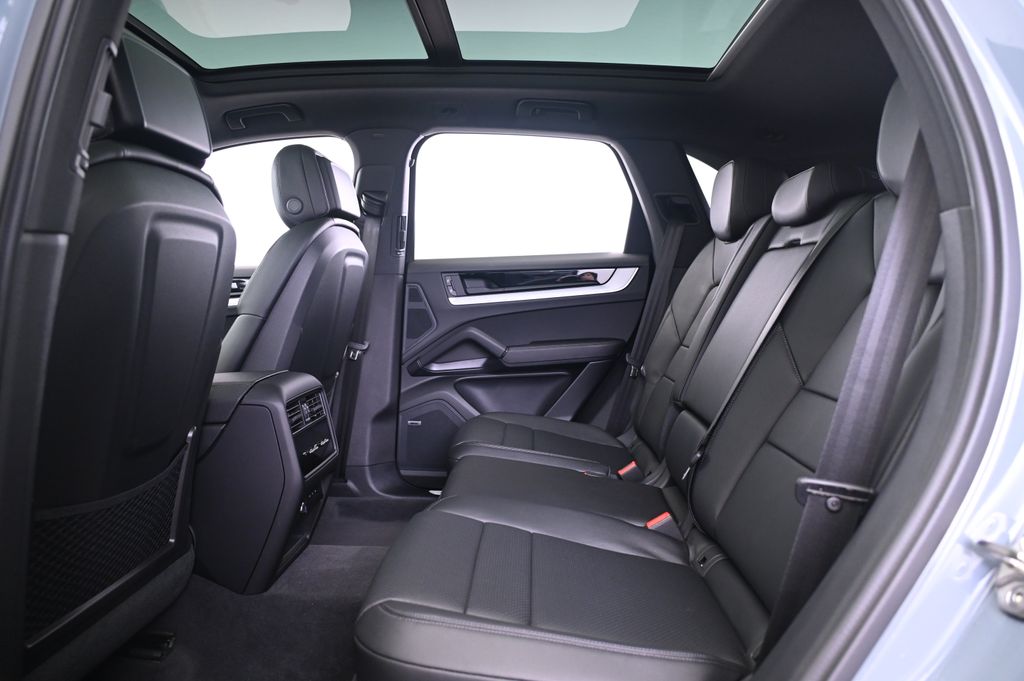 Thumbnail: 2025 Porsche Cayenne - 32