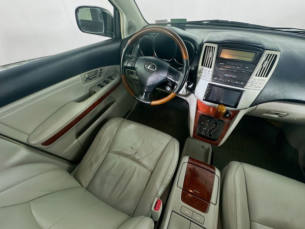 Used 2005 Black Lexus 330 image 10