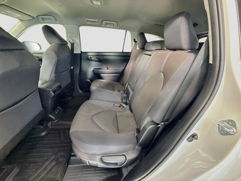 Thumbnail: 2021 Toyota Highlander - 21
