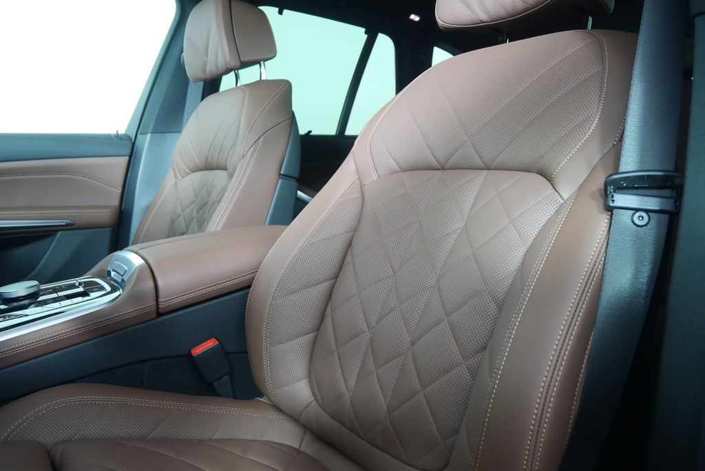 Thumbnail: 2026 BMW X5 - 10