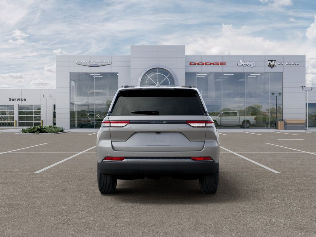 New 2026 Silver Zynith Jeep Laredo Altitude image 7