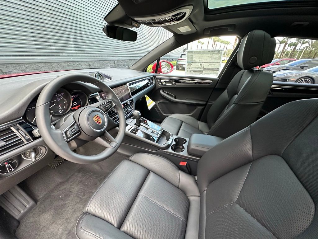 Thumbnail: 2026 Porsche Macan - 4