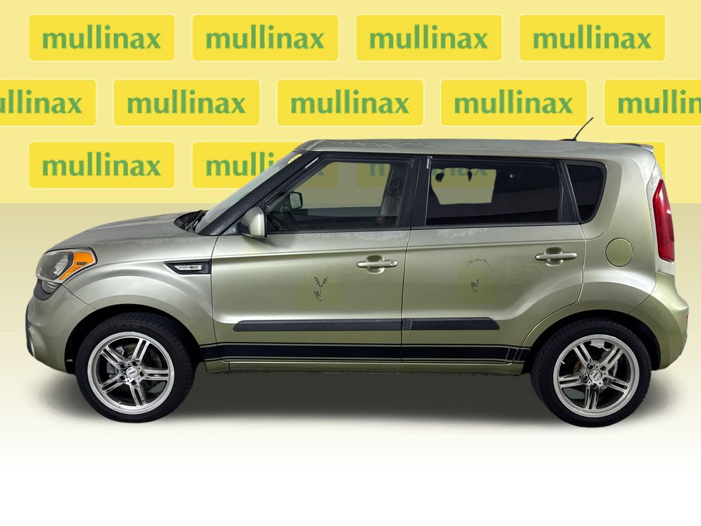 Used 2012 Green Kia Base image 12