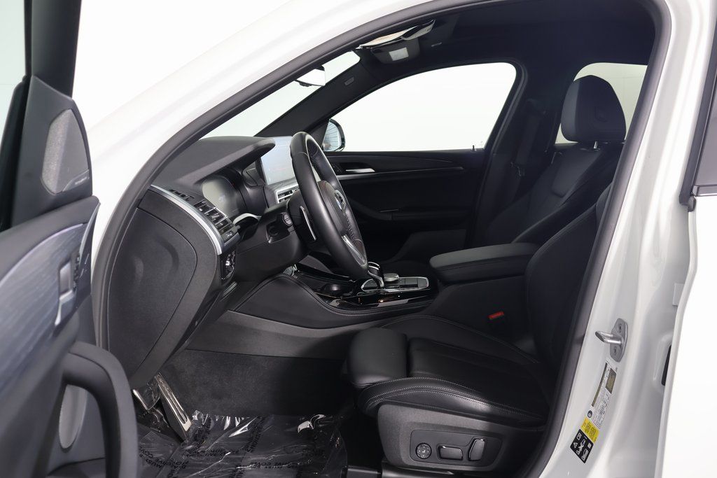 Thumbnail: 2024 BMW X4 - 10