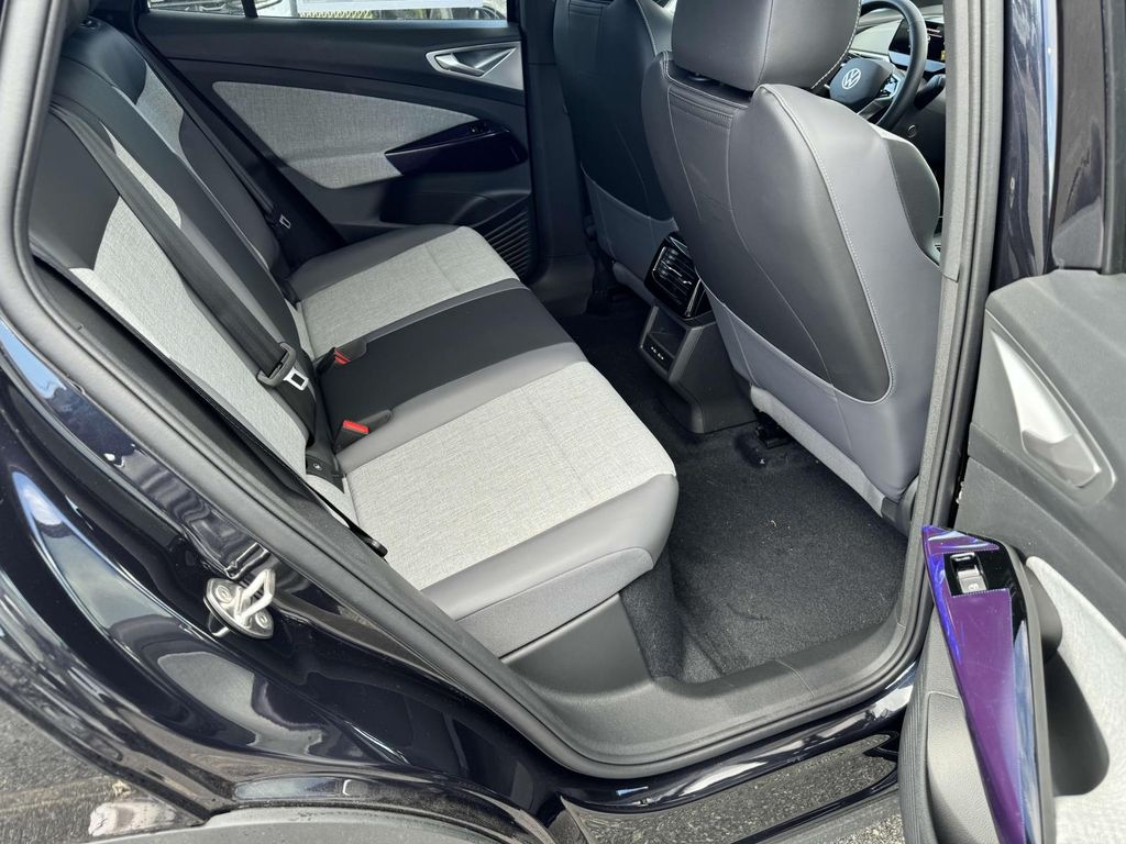 2025 Volkswagen ID.4 Pro photo