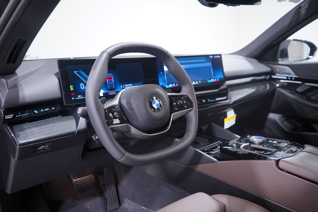 Thumbnail: 2025 BMW 5 Series - 6