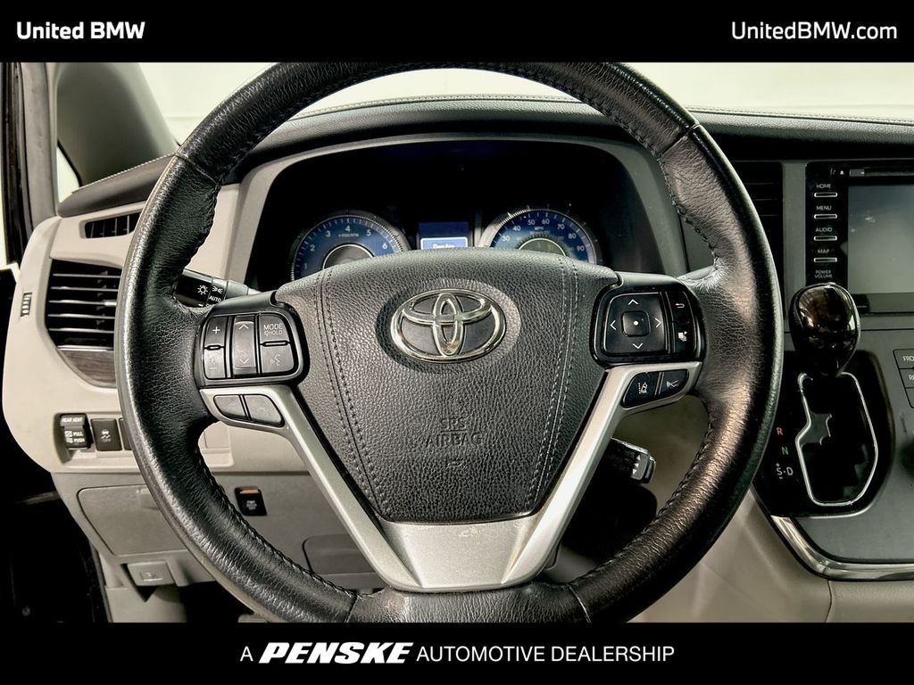 2018 Toyota Sienna XLE 14