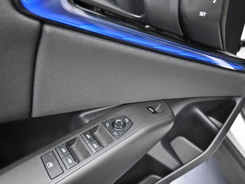 Used 2025 Mineral White Metallic BMW 30 xDrive image 15