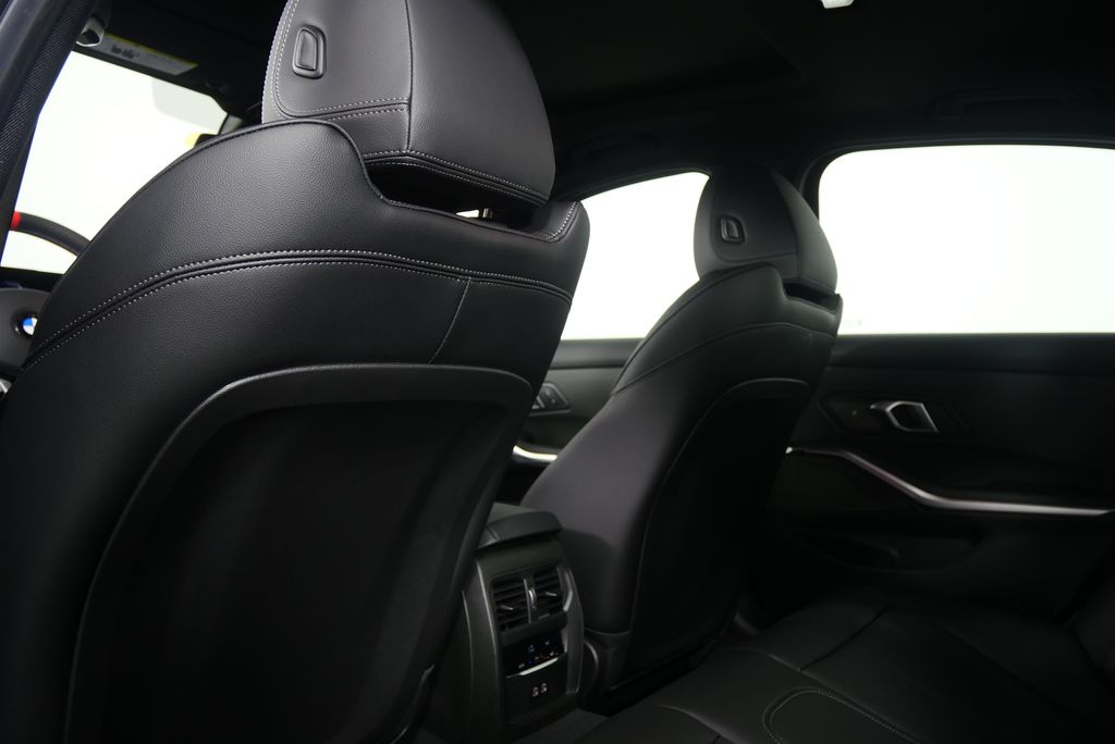 Thumbnail: 2026 BMW 3 Series - 18