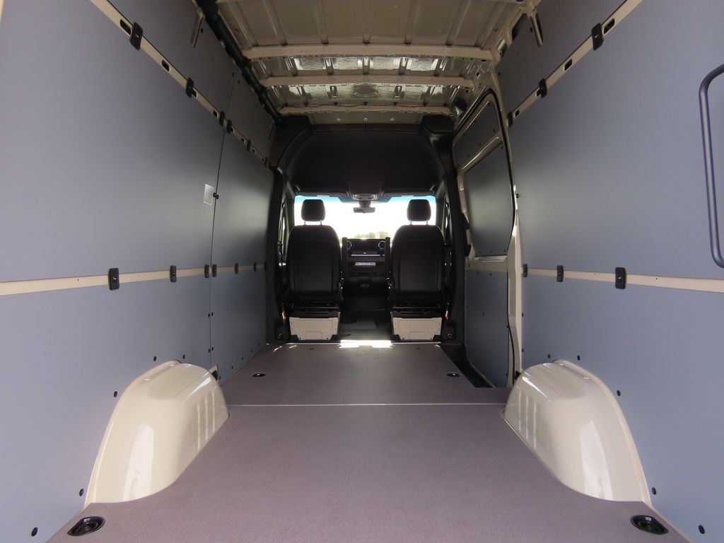 Thumbnail: 2025 Mercedes-Benz Sprinter - 30