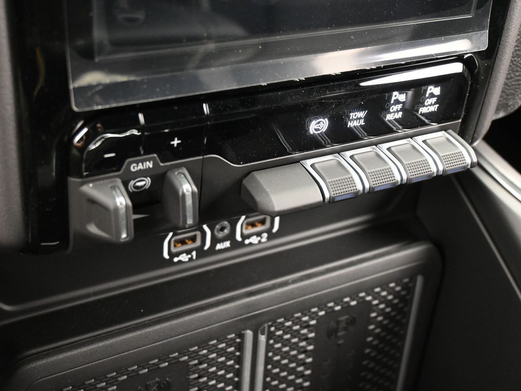 New 2026 Diamond Black Crystal Pearlcoat Ram Laramie image 24