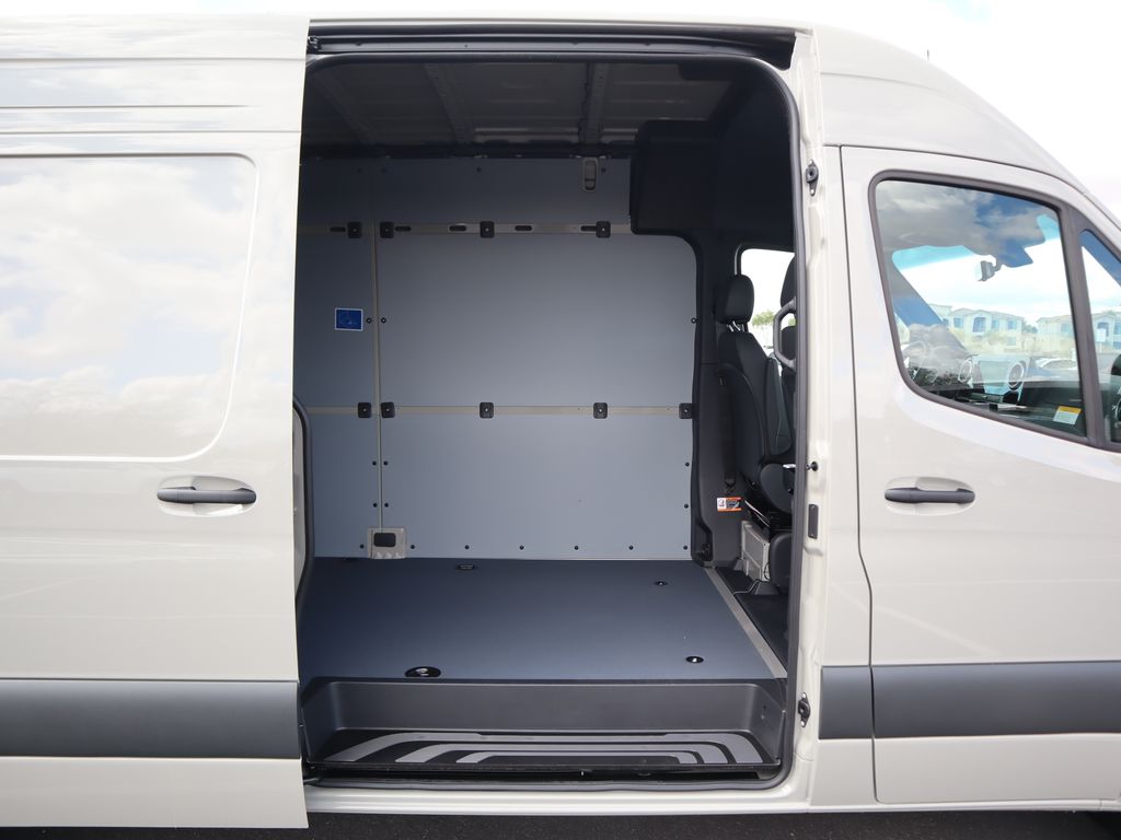 Thumbnail: 2025 Mercedes-Benz Sprinter - 26