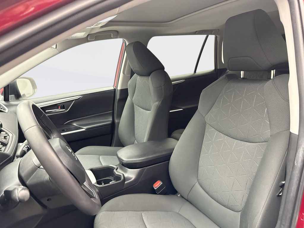 Thumbnail: 2022 Toyota RAV4 - 11