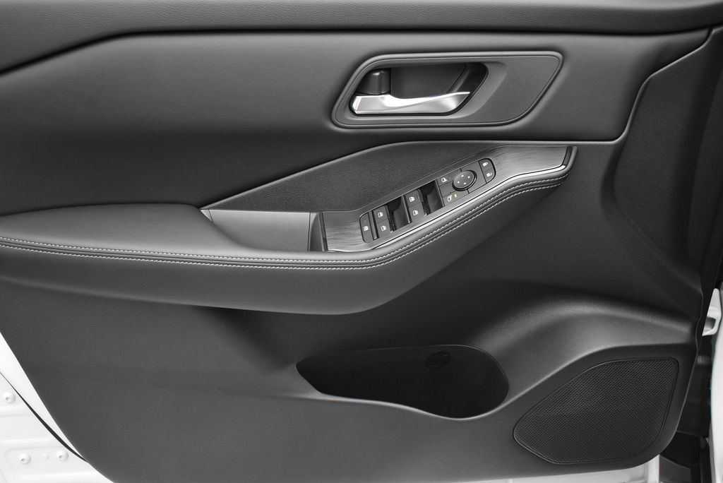 Thumbnail: 2026 Nissan Rogue - 10