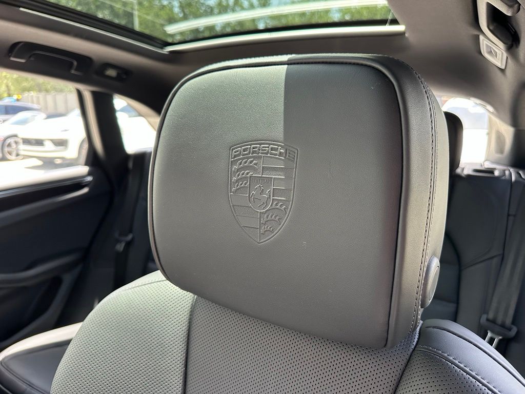 Thumbnail: 2026 Porsche Macan - 22