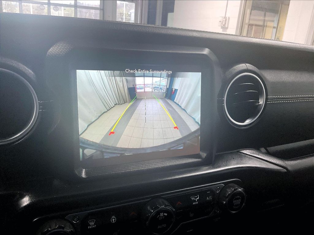 2023 Jeep Wrangler — photo 19