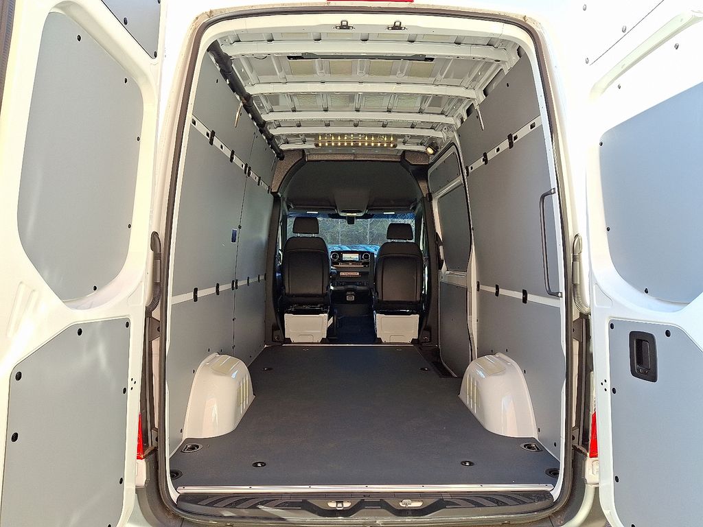 Thumbnail: 2025 Mercedes-Benz Sprinter - 16