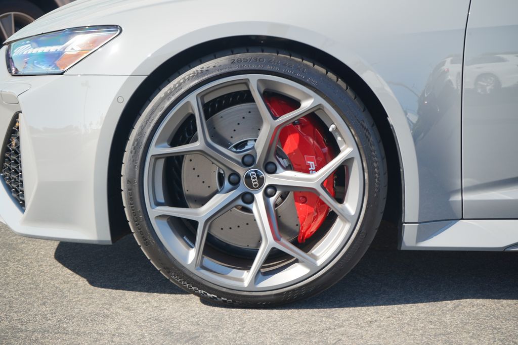 Thumbnail: 2025 Audi RS 6 - 2