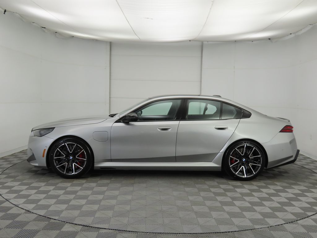 Thumbnail: 2026 BMW M5 - 8