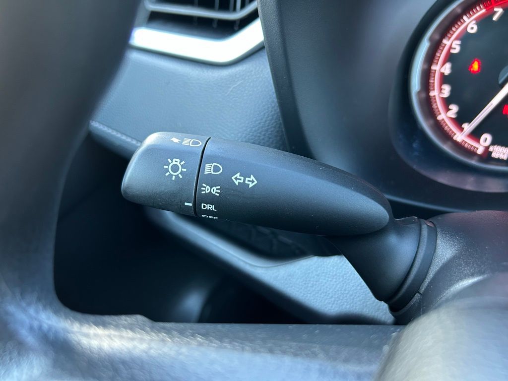 Thumbnail: 2025 Toyota RAV4 - 21