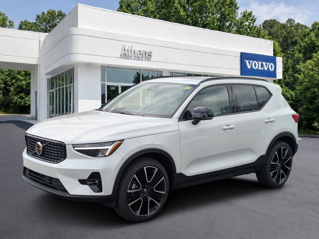 2026 Volvo XC40 B4 Plus FWD