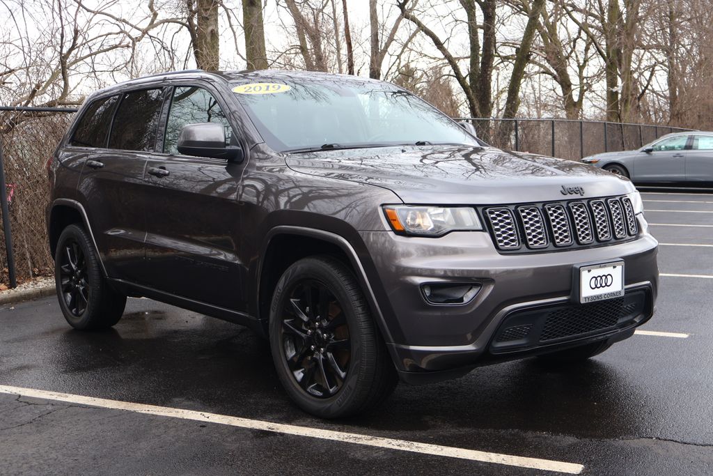 Thumbnail: 2019 Jeep Grand Cherokee - 10