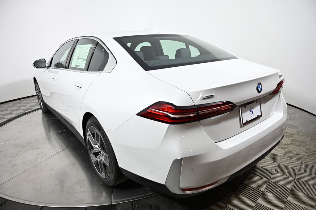 Thumbnail: 2026 BMW 5 Series - 3