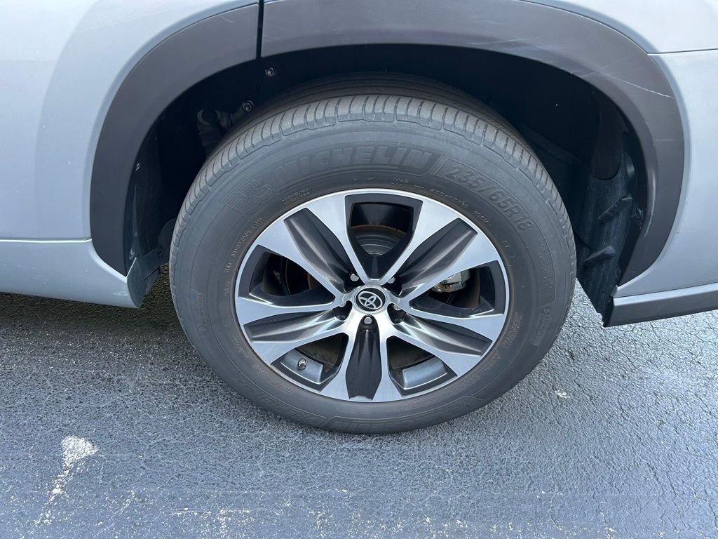 2022 Toyota Highlander XLE 9