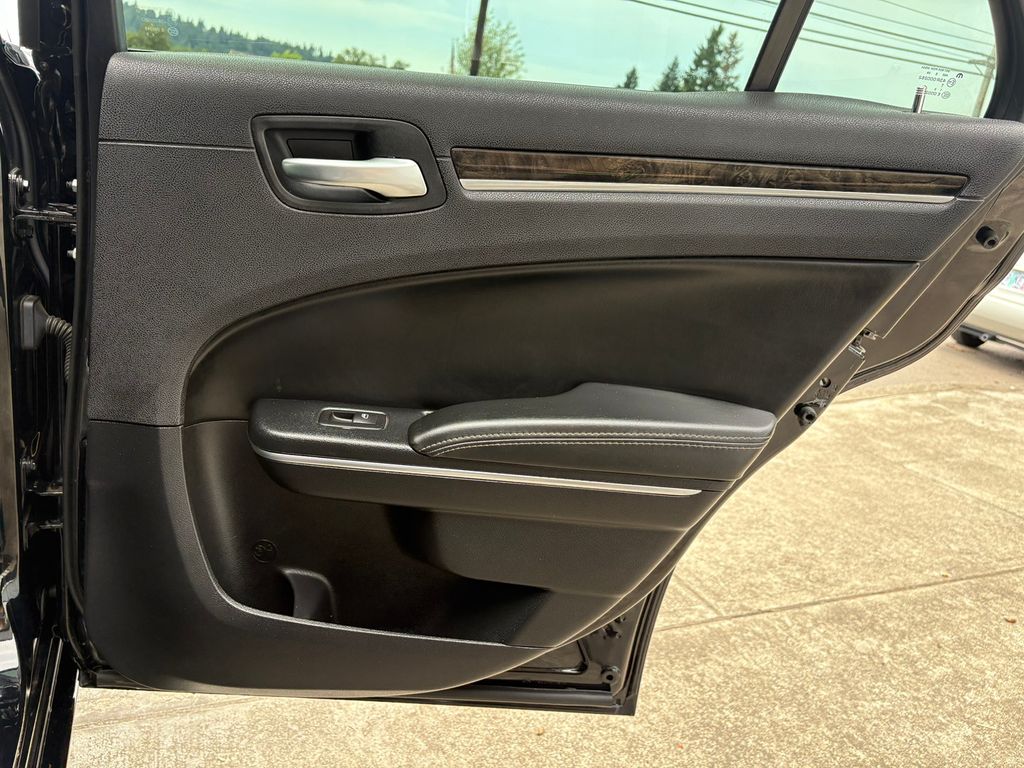 2017 Chrysler 300 C