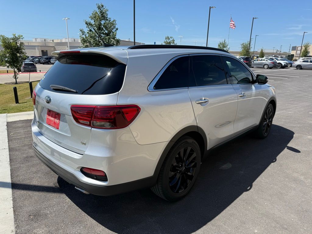 Thumbnail: 2020 Kia Sorento - 4