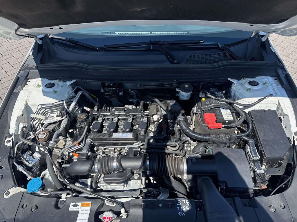 Used 2018 White Honda EX-L image 10