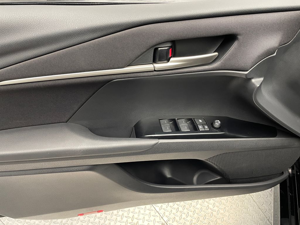 2025 Toyota Camry LE 9