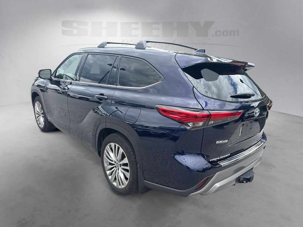 Used 2023  Toyota Platinum image 14