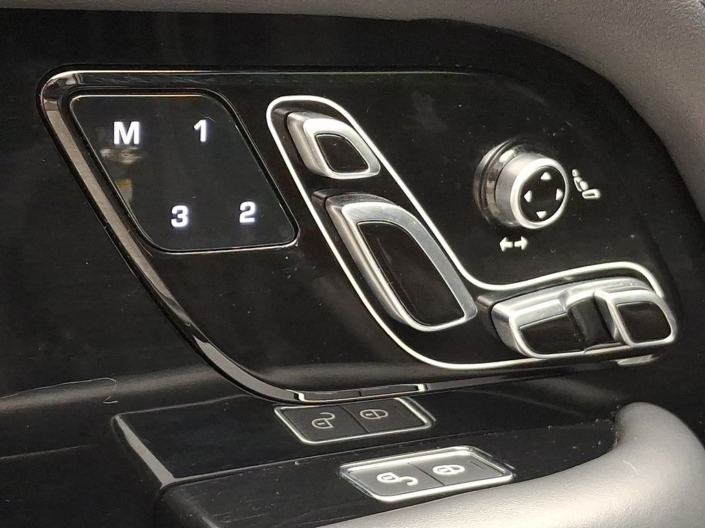 Thumbnail: 2018 Land Rover Range Rover - 29