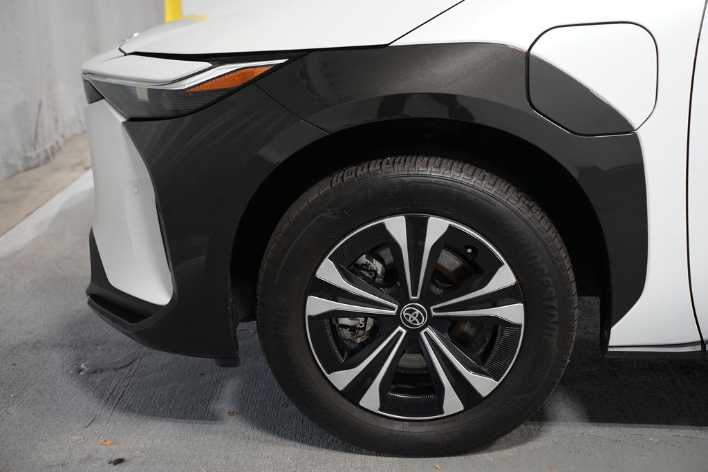 Thumbnail: 2024 Toyota bZ4X - 5
