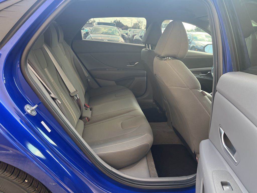 Thumbnail: 2023 Hyundai Elantra - 17