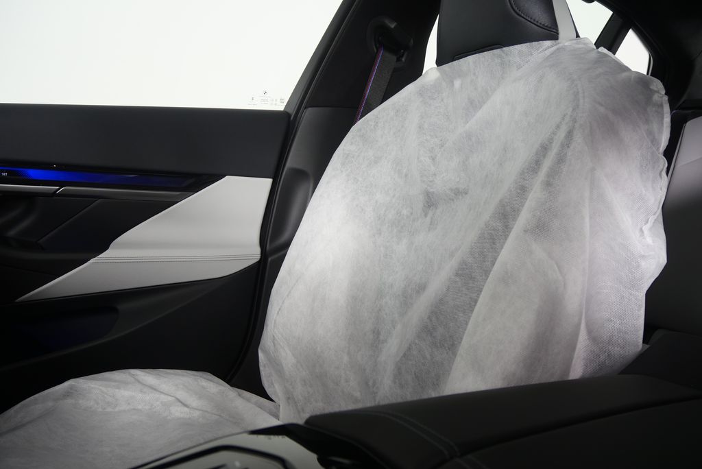 Thumbnail: 2026 BMW M5 - 25