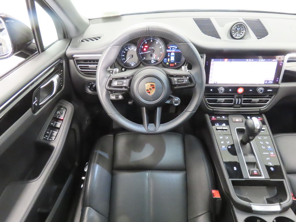 Thumbnail: 2026 Porsche Macan - 15