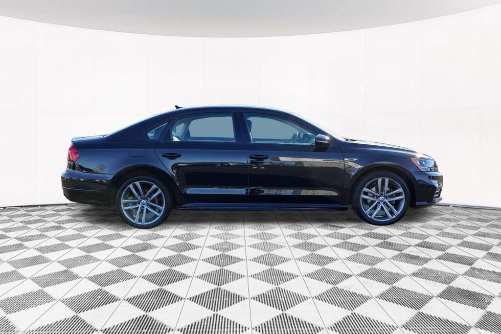 2018 Volkswagen Passat 2.0T R-Line 7