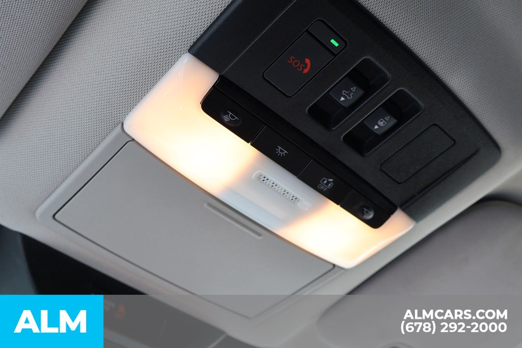 Used 2023 Beige Nissan Platinum image 39